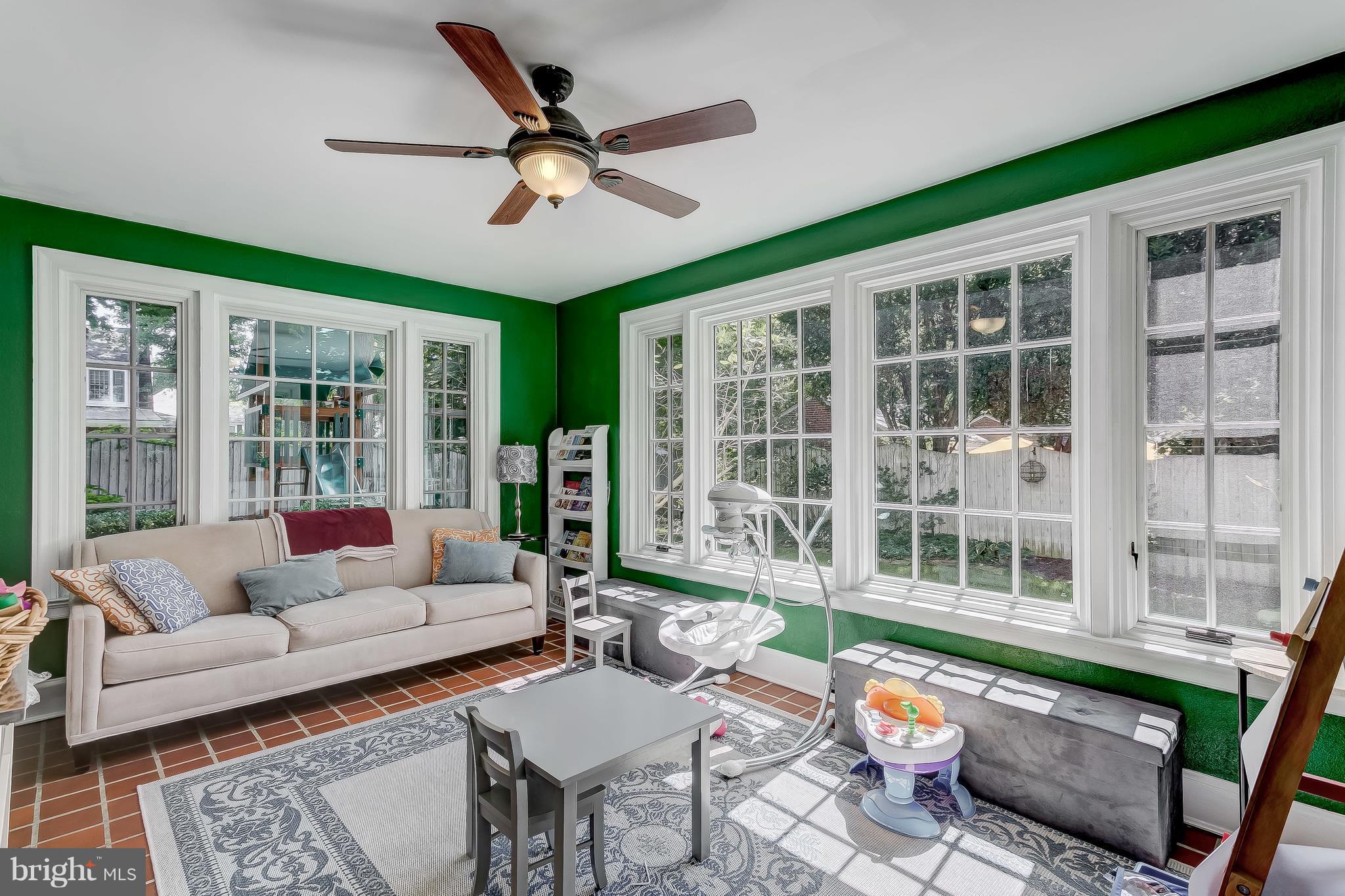 7117 York Road Baltimore, MD 21212 - Photo 9 of 29 Sunroom