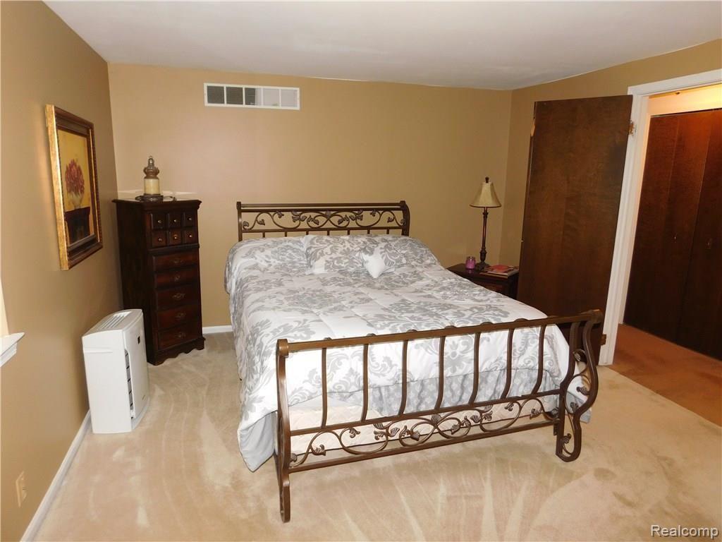 608 Lake Forest Road Rochester Hills, MI 48309 - Photo 16 of 19