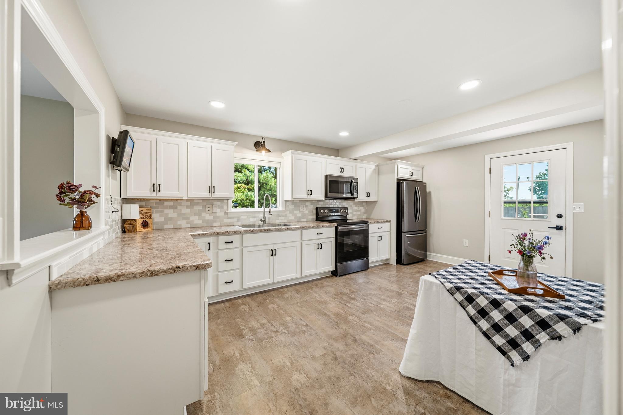 959 Leisters Church Road Westminster, MD 21157 - Photo 12 of 36 Kitchen and dining area