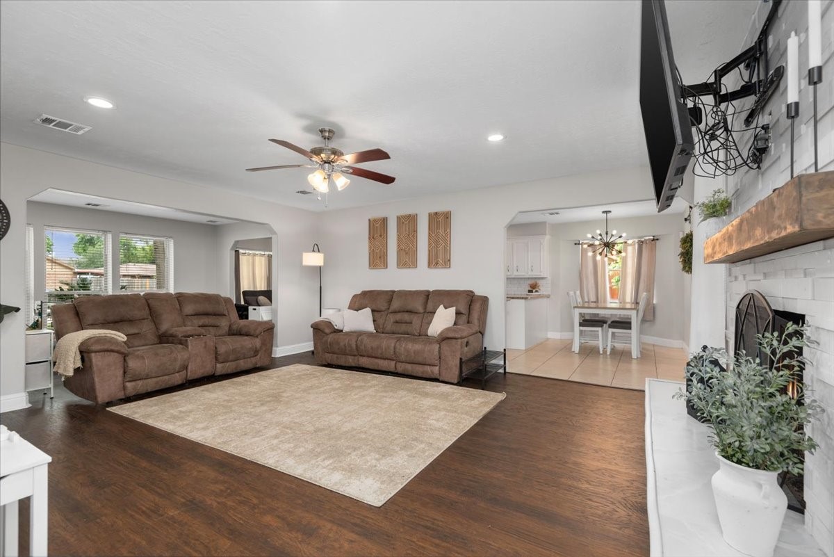 283 Shekel Lane Houston, TX 77015 - Photo 15 of 47