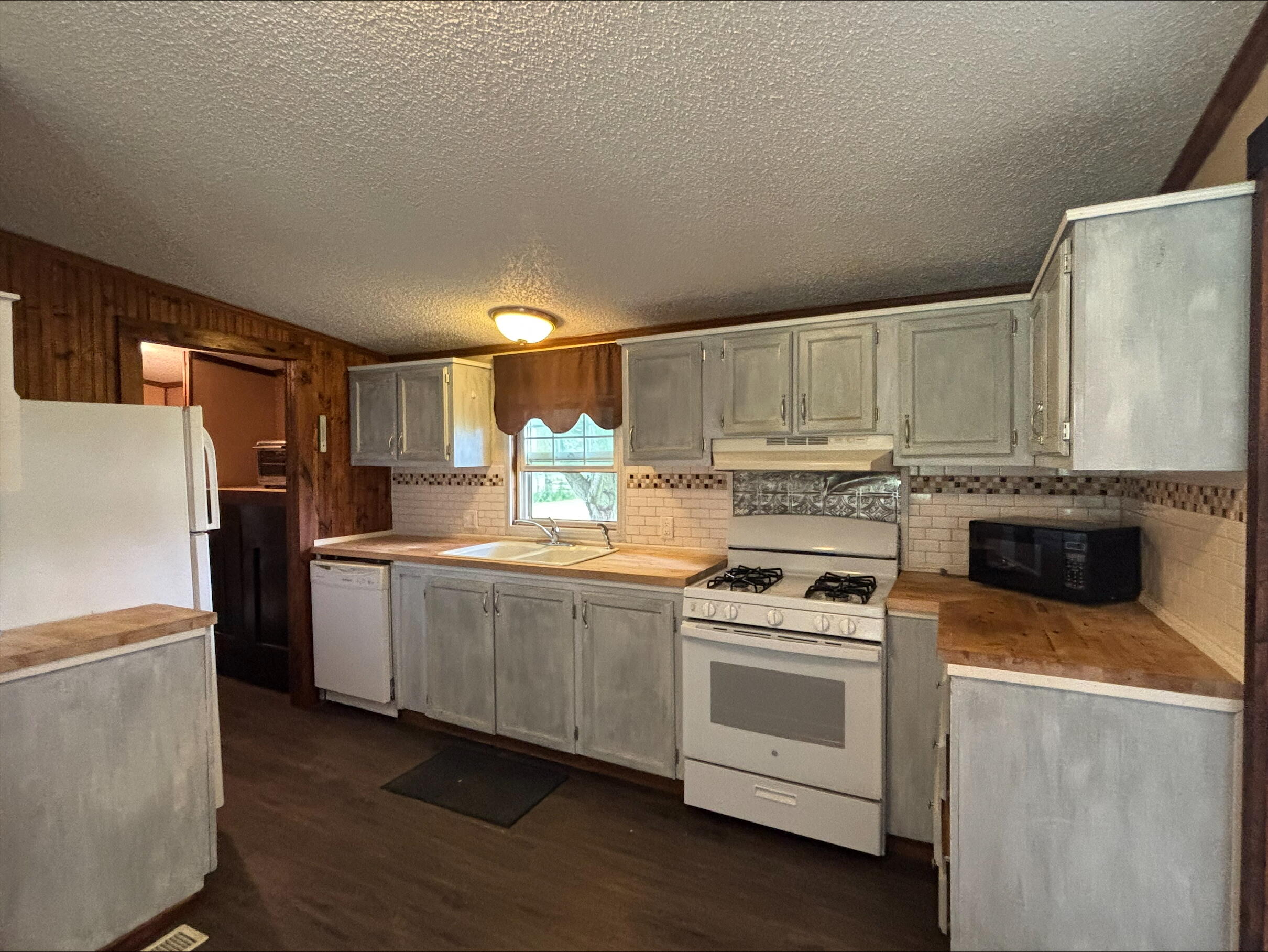 9670 Sayers Road Munith, MI 49259 - Photo 4 of 16 processed-AD49314A-3F64-414D-8481-6E0477