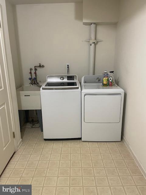 9200 Old Newtown Road Philadelphia, PA 19115 - Photo 34 of 36 a utility room with dryer and washer