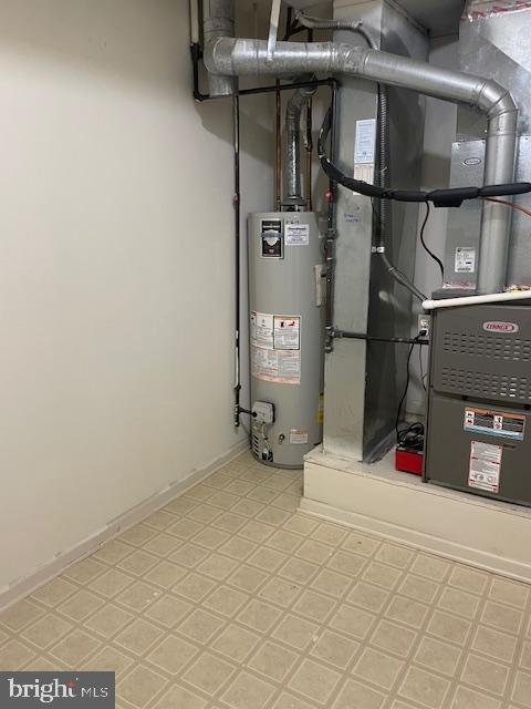 9200 Old Newtown Road Philadelphia, PA 19115 - Photo 35 of 36 a living room with furniture