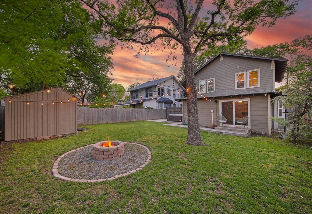 828 Elsbeth Street Dallas, TX 75208 - Photo 32 of 35 a backyard of a house with table and chairs