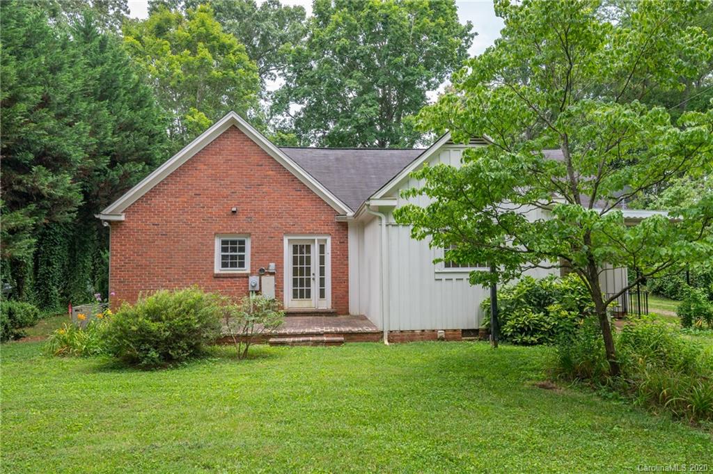 402 Chimney Rock Road Rutherfordton, NC 28139 - Photo 28 of 36 a front view of house with yard and green space