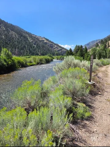 $200,000 | 27 Grizzly Lane, Challis, ID 83226