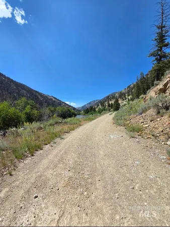 $200,000 | 27 Grizzly Lane, Challis, ID 83226