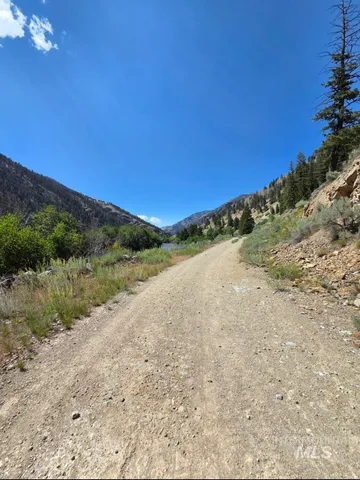 $200,000 | 27 Grizzly Lane, Challis, ID 83226