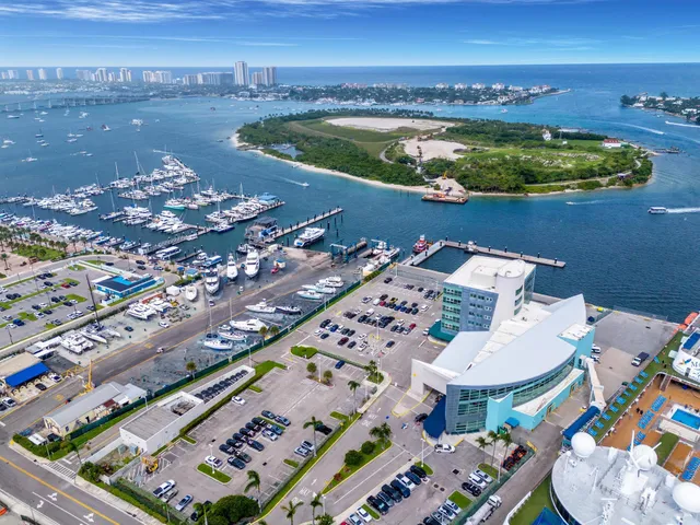 $450,000 | 741 West 10th Street, Riviera Beach, FL 33404