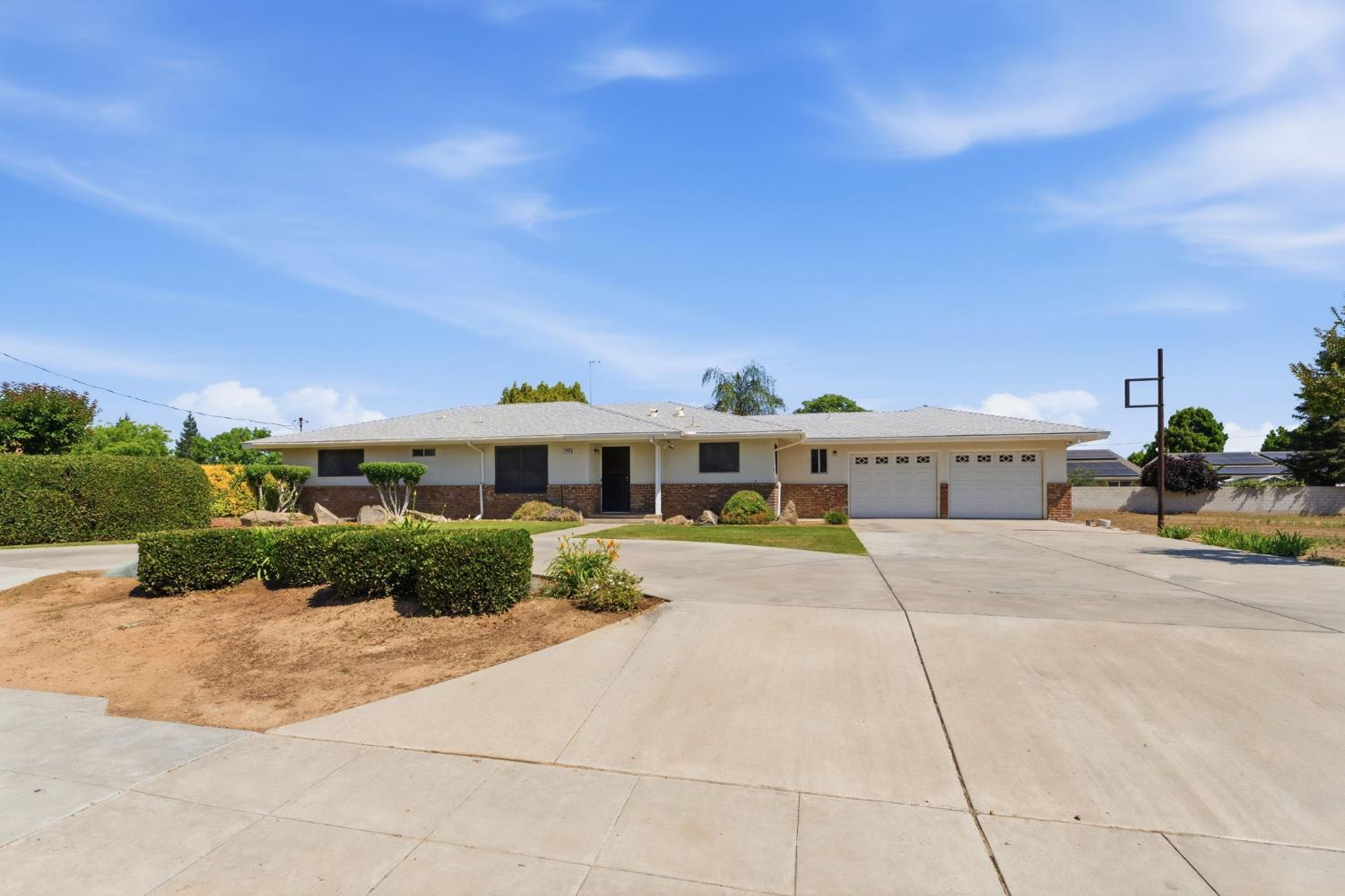 5396 West Clinton Avenue Fresno, CA 93722 - Photo 3 of 39