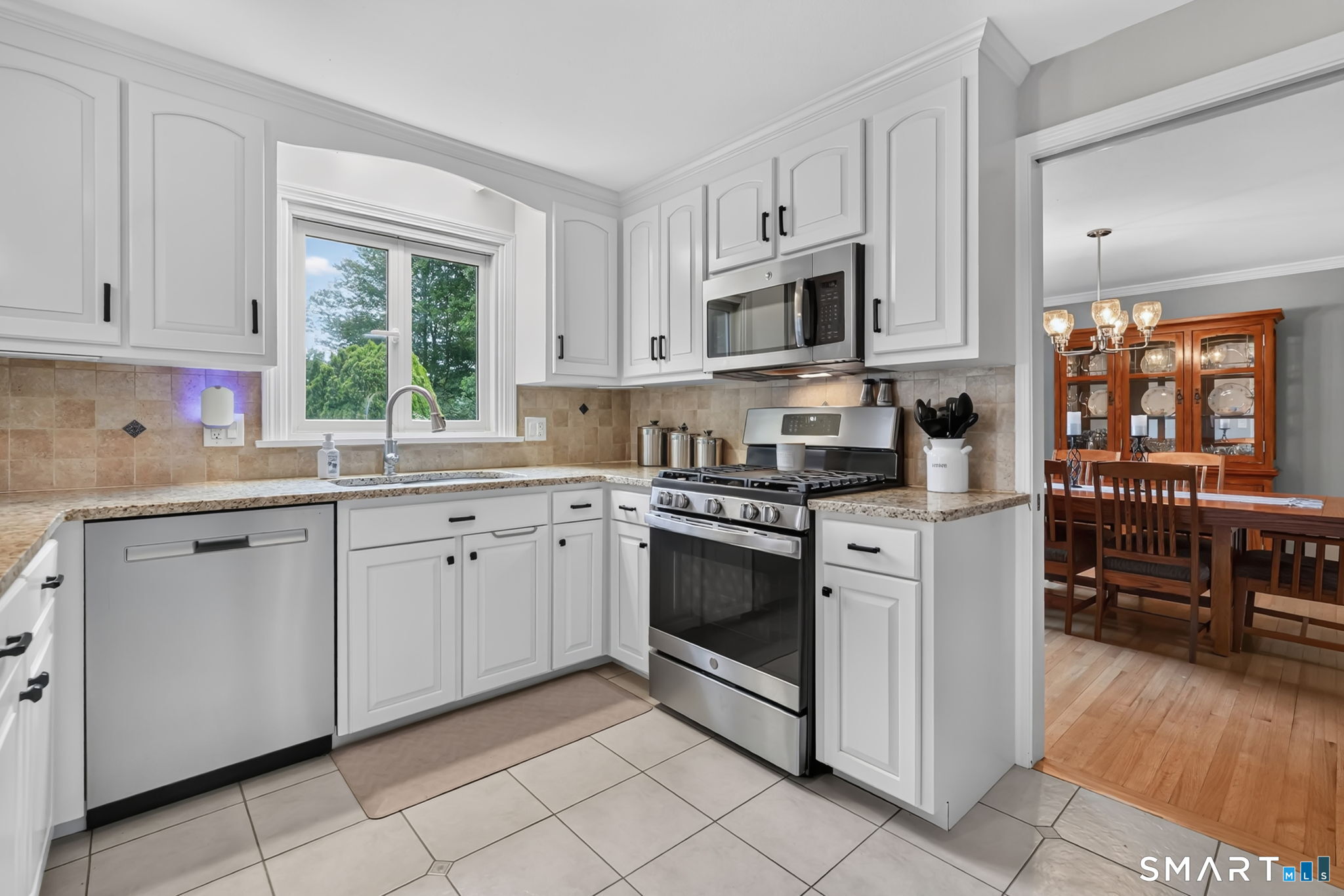 19 Kennedy Road Manchester, CT 06042 - Photo 9 of 37