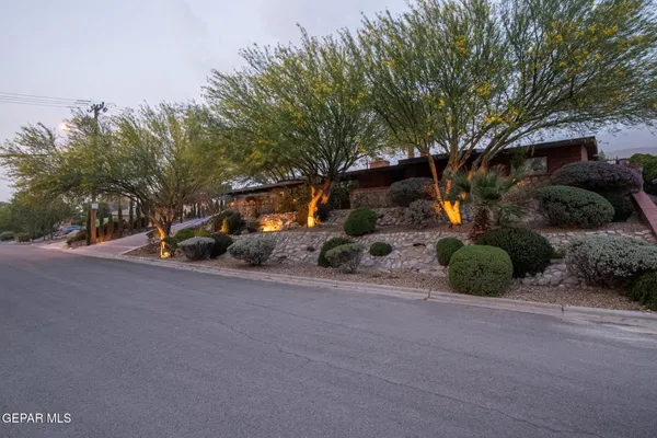 $929,900 | 4006 Flamingo Drive, El Paso, TX 79902