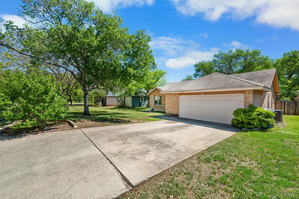 $2,500 | 7501 Whistlestop Drive, Austin, TX 78749