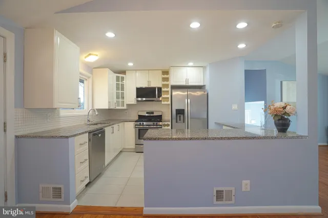 $469,900 | 7422 Dominion Drive, Oxon Hill, MD 20745