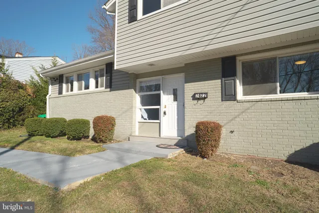 $469,900 | 7422 Dominion Drive, Oxon Hill, MD 20745