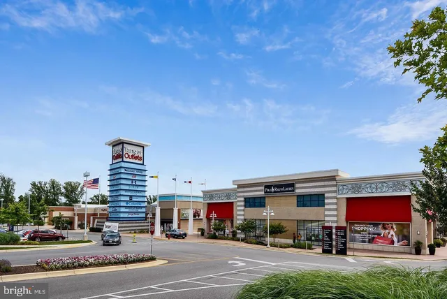 $469,900 | 7422 Dominion Drive, Oxon Hill, MD 20745