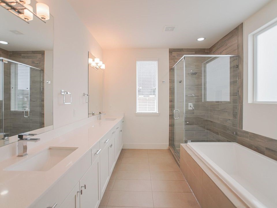 2004 Rosedale Street, Unit F Houston, TX 77004 - Photo 25 of 30 Primary bathroom