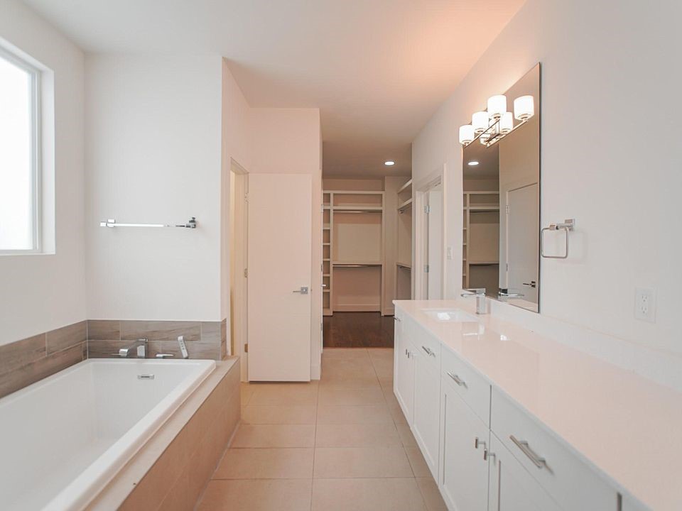 2004 Rosedale Street, Unit F Houston, TX 77004 - Photo 26 of 30 Primary bathroom