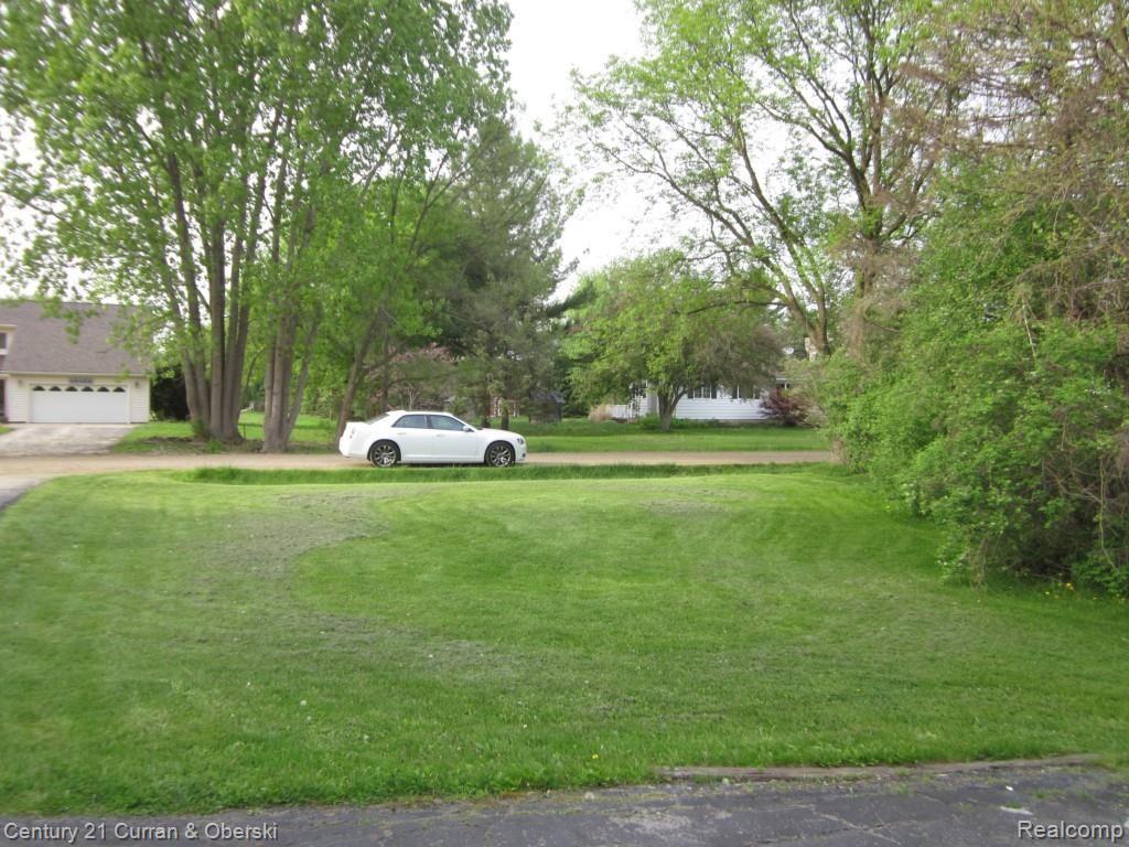 46515 Maben Road Canton, MI 48187 - Photo 27 of 56 IMG_2585.jpg