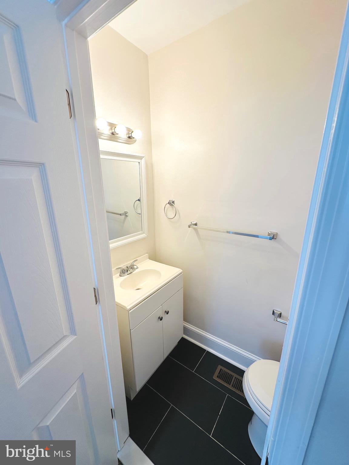 429 Yale Avenue Baltimore, MD 21229 - Photo 18 of 33 Half bathroom in the master suite!