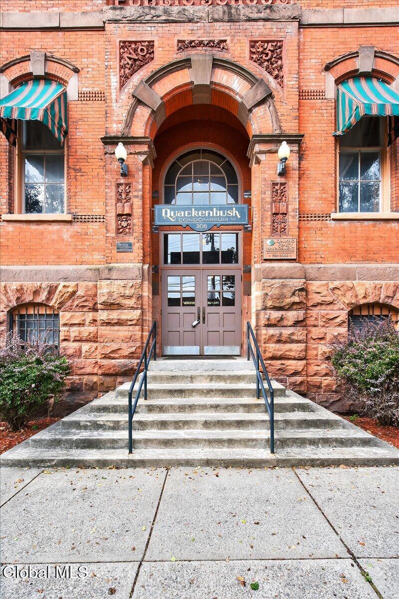 206 North Pearl Street, Unit 204 Albany, NY 12207 - Photo 6 of 37 05-206 N PEARL-33