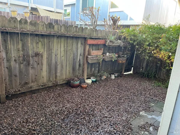 $2,750 | 329 East T Street, Benicia, CA 94510
