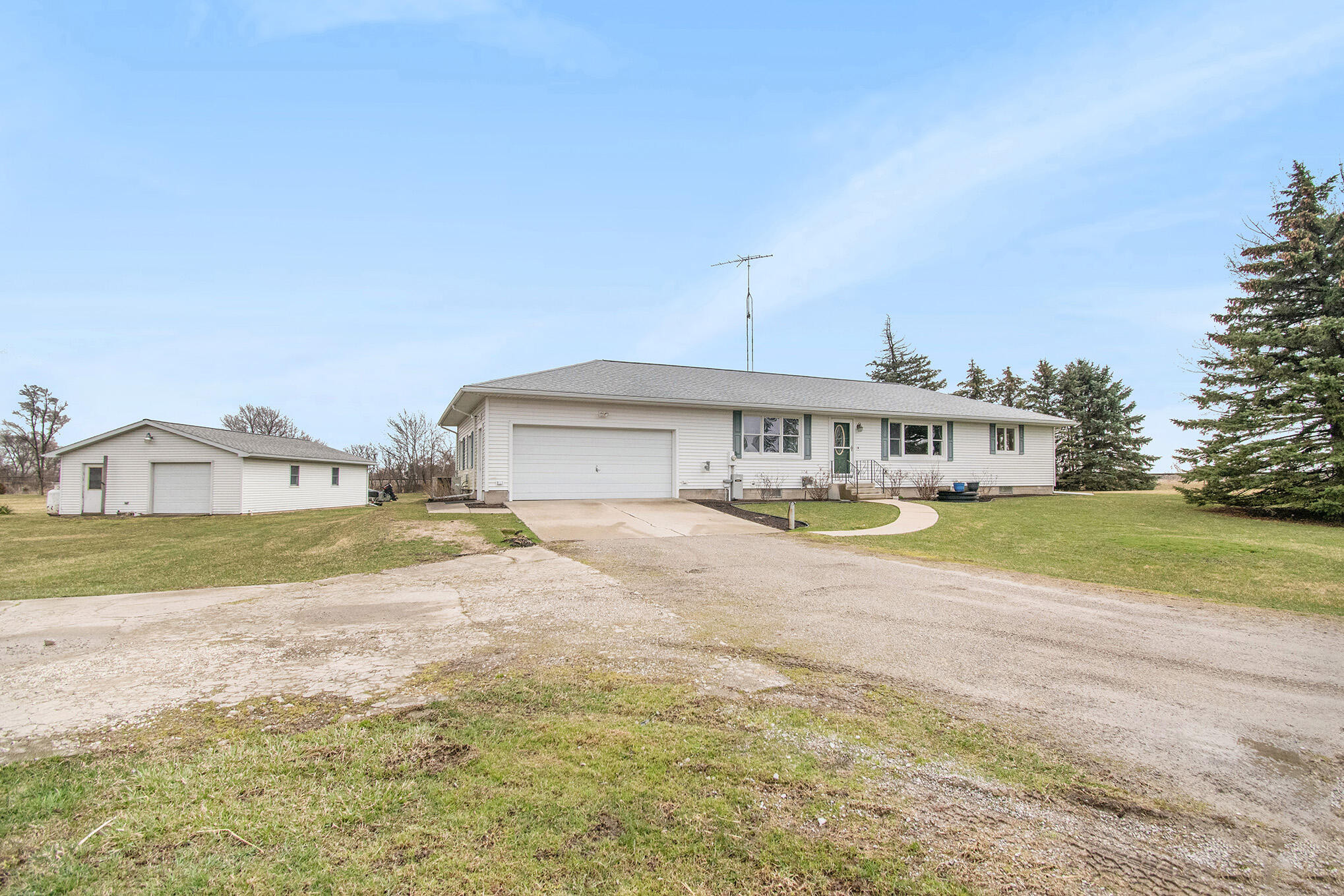 7401 Lipp Highway Riga, MI 49276 - Photo 2 of 29 DSC_0008