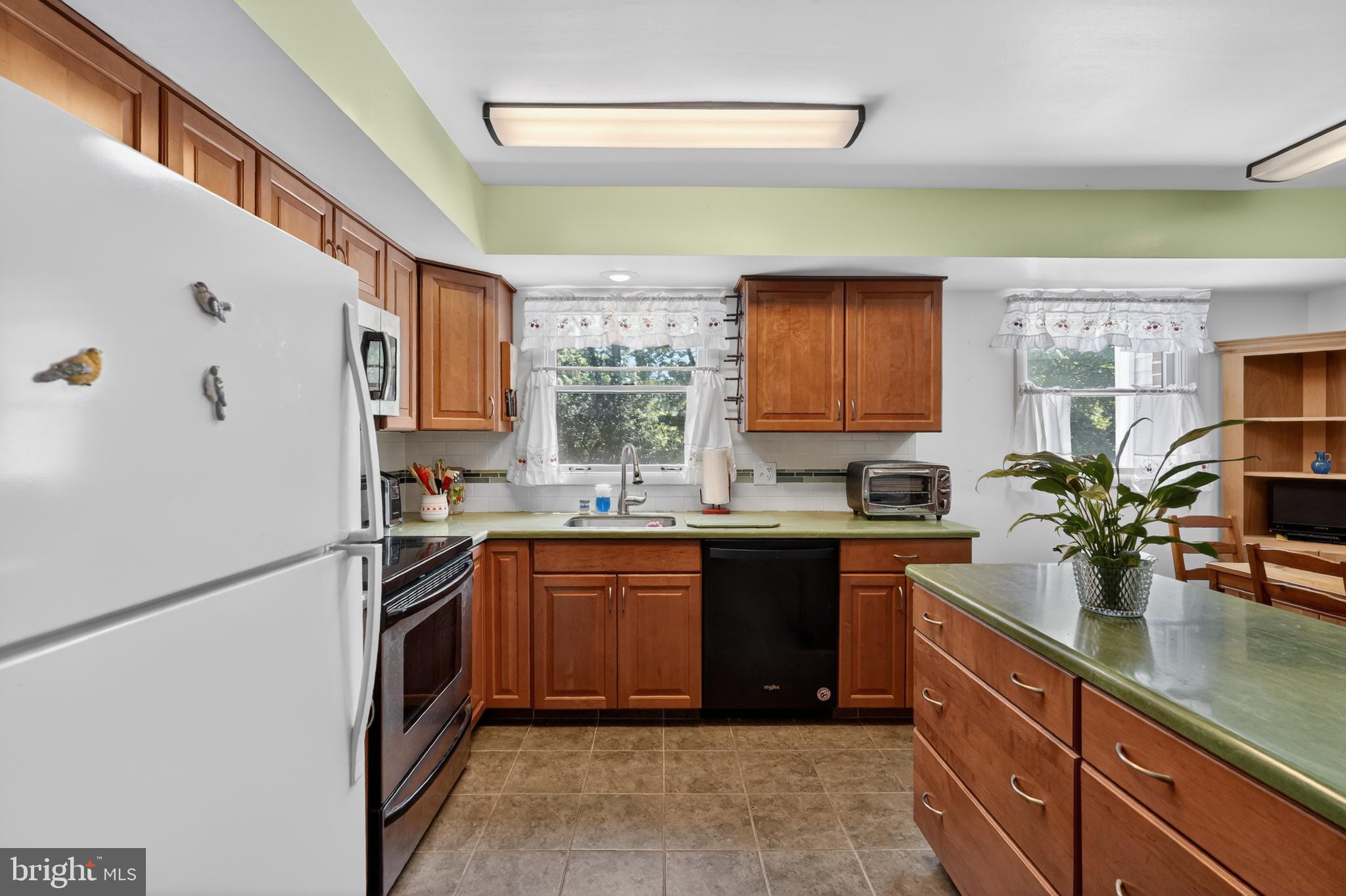 712 Meadowlark Road Norristown, PA 19403 - Photo 8 of 30
