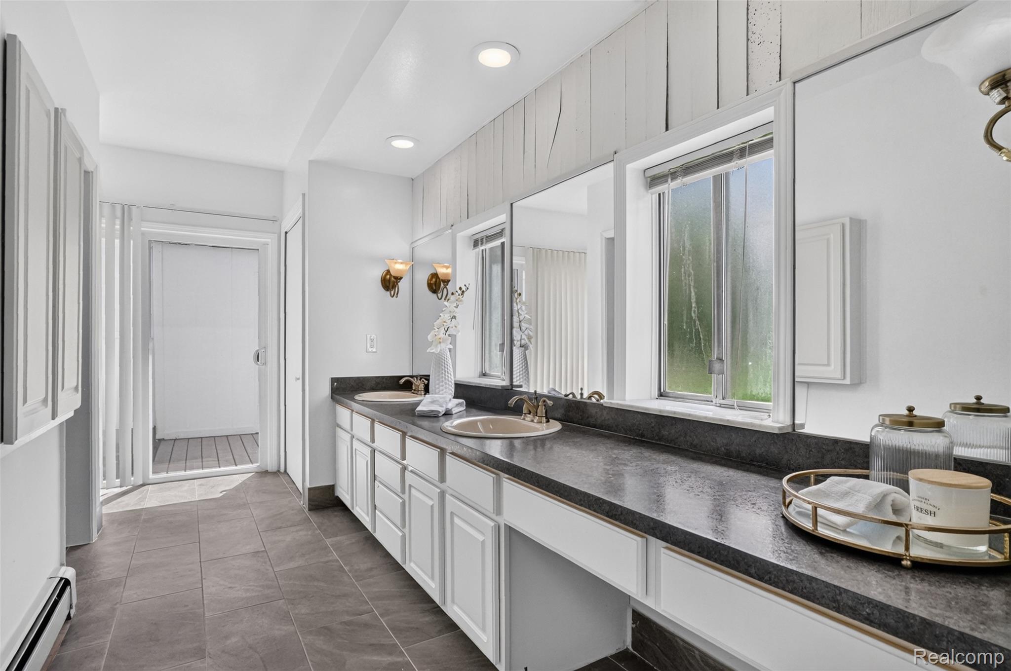 3885 Quarton Road Bloomfield Hills, MI 48302 - Photo 27 of 49 DSC04417.jpg