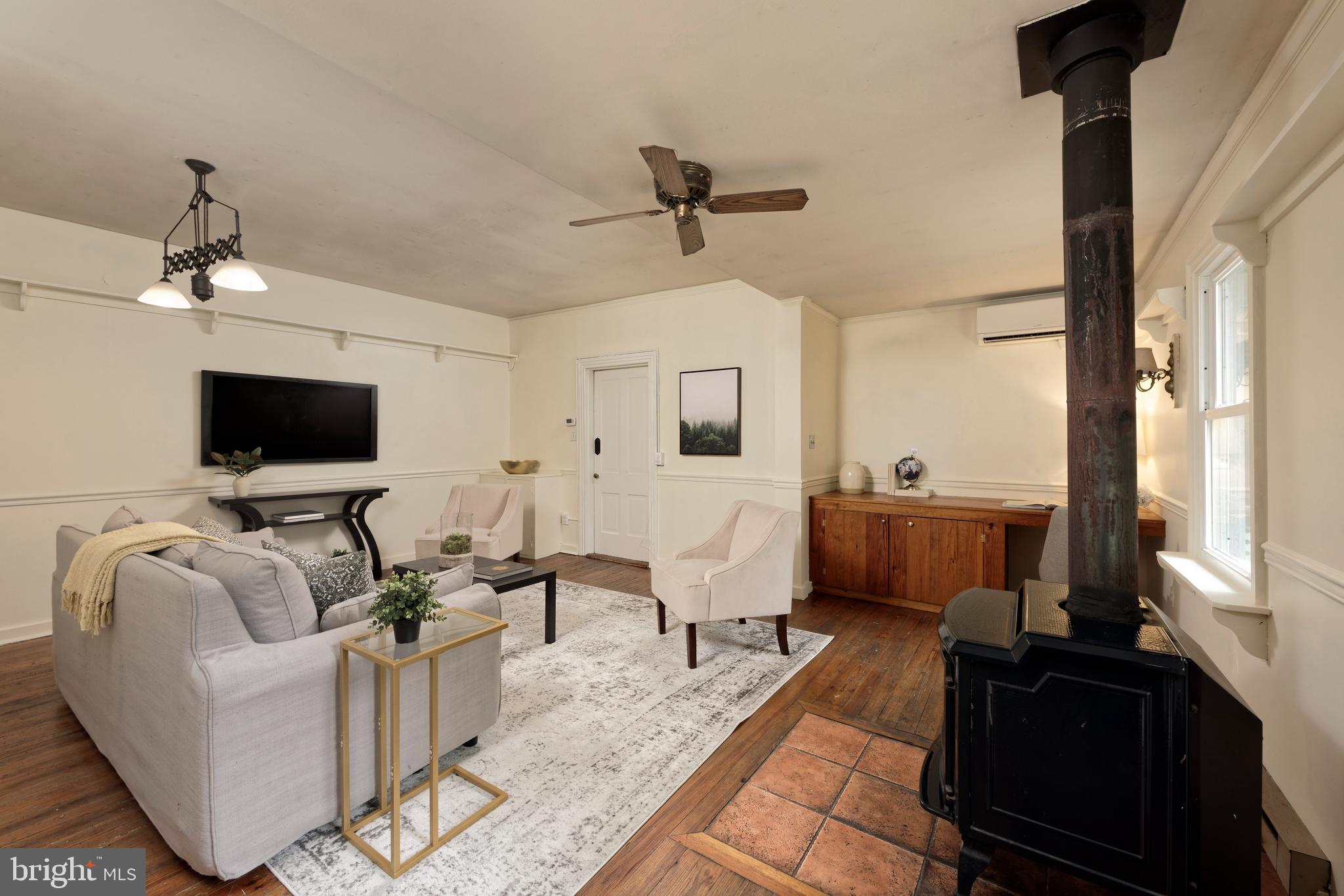 21091 Unison Road Middleburg, VA 20117 - Photo 24 of 65 Fam. Rm has pine built-in desk & large closet