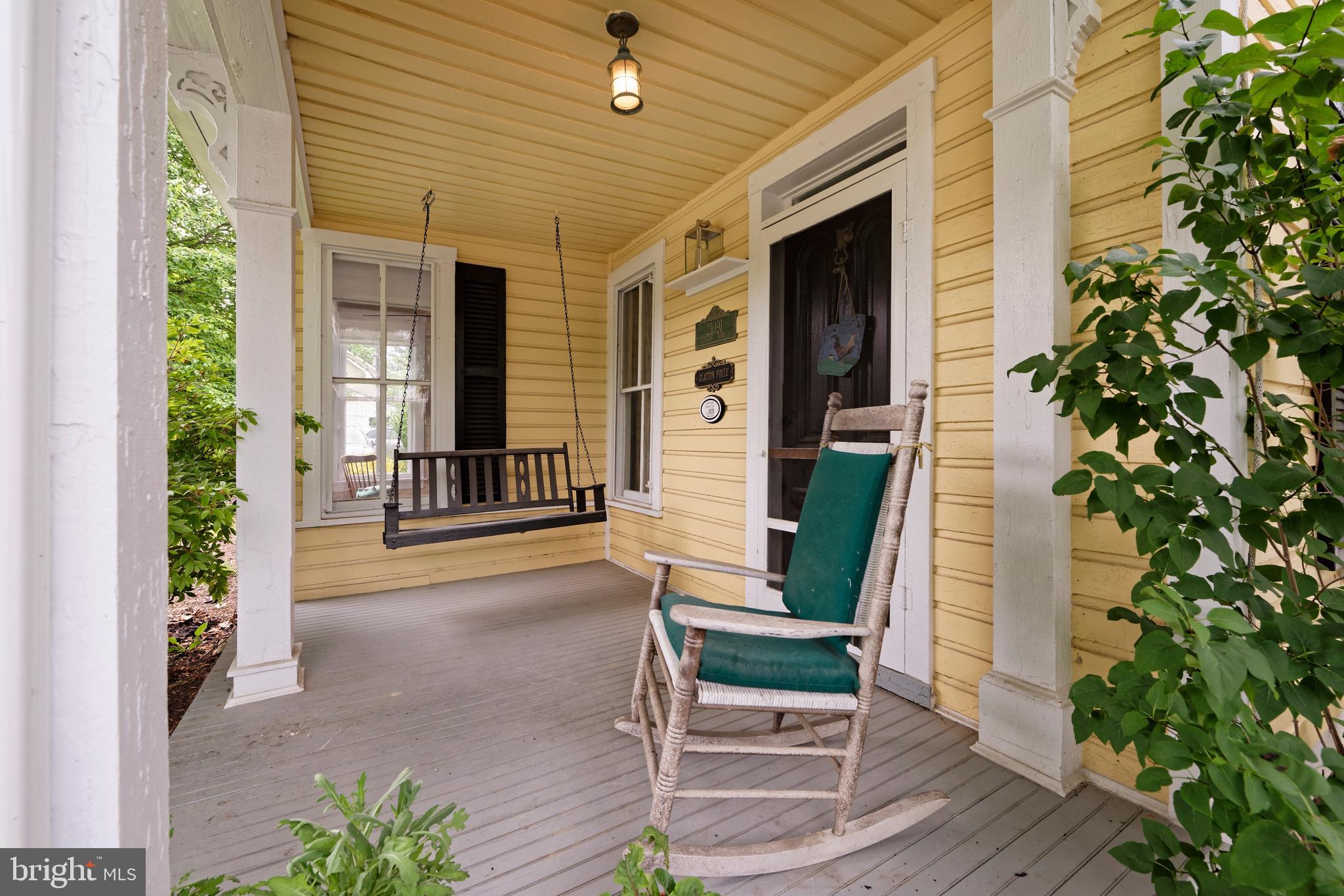 21091 Unison Road Middleburg, VA 20117 - Photo 5 of 65 A unique and welcoming corner front porch.