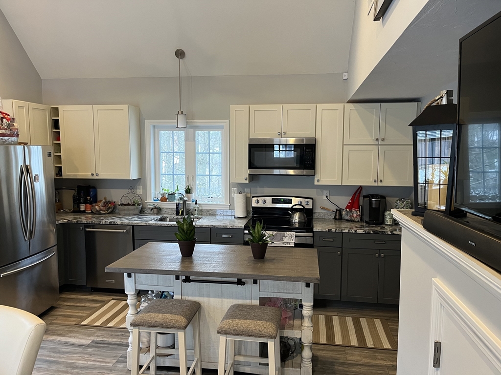 70 Phyllis Road Taunton, MA 02780 - Photo 5 of 26 Gallery Image 5