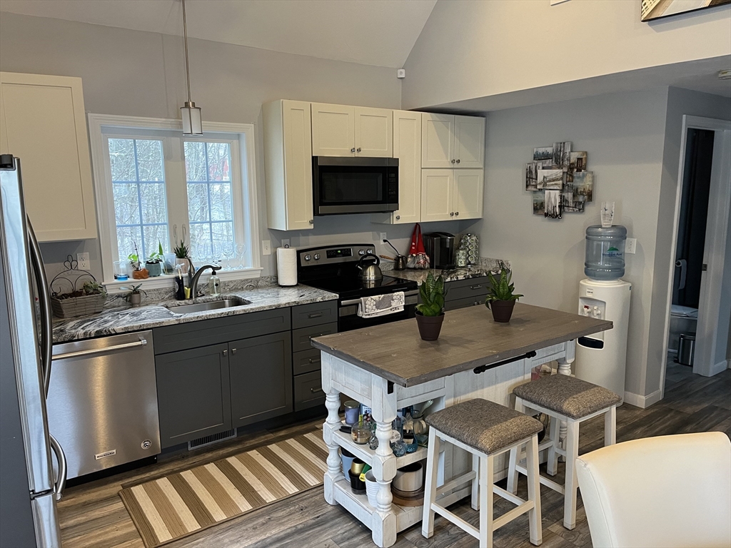 70 Phyllis Road Taunton, MA 02780 - Photo 6 of 26 Gallery Image 6