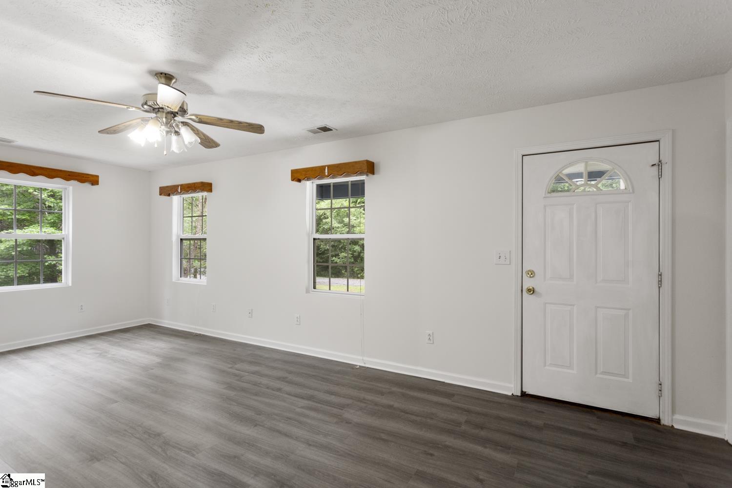 123 Sequayah Drive Fair Play, SC 29643 - Photo 3 of 46