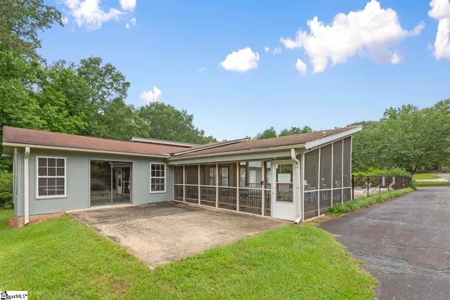 $270,000 | 123 Sequayah Drive, Fair Play, SC 29643