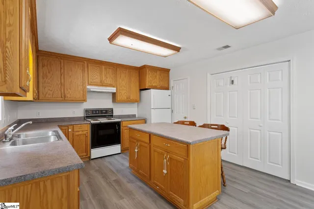 $270,000 | 123 Sequayah Drive, Fair Play, SC 29643