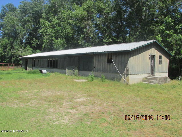 5305 River Road Vanceboro, NC 28586 - Photo 11 of 20 Barn 2