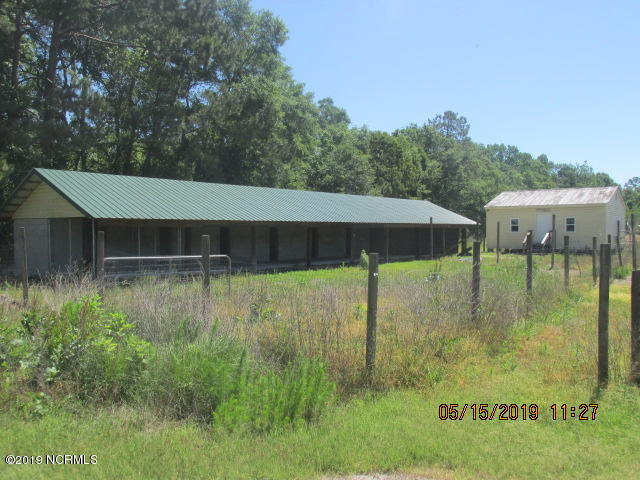 5305 River Road Vanceboro, NC 28586 - Photo 12 of 20 Barn and Shed 3