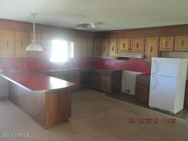 5305 River Road Vanceboro, NC 28586 - Photo 2 of 20 Kitchen