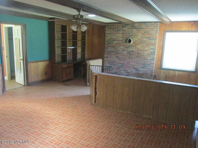 5305 River Road Vanceboro, NC 28586 - Photo 4 of 20 Living Room