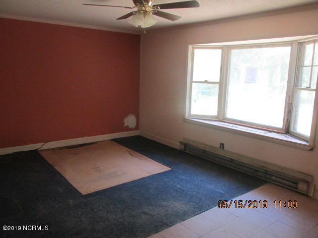 5305 River Road Vanceboro, NC 28586 - Photo 6 of 20 Master Bedroom