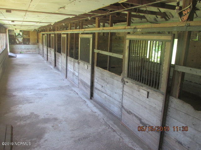 5305 River Road Vanceboro, NC 28586 - Photo 10 of 20 Barn 2 Interior
