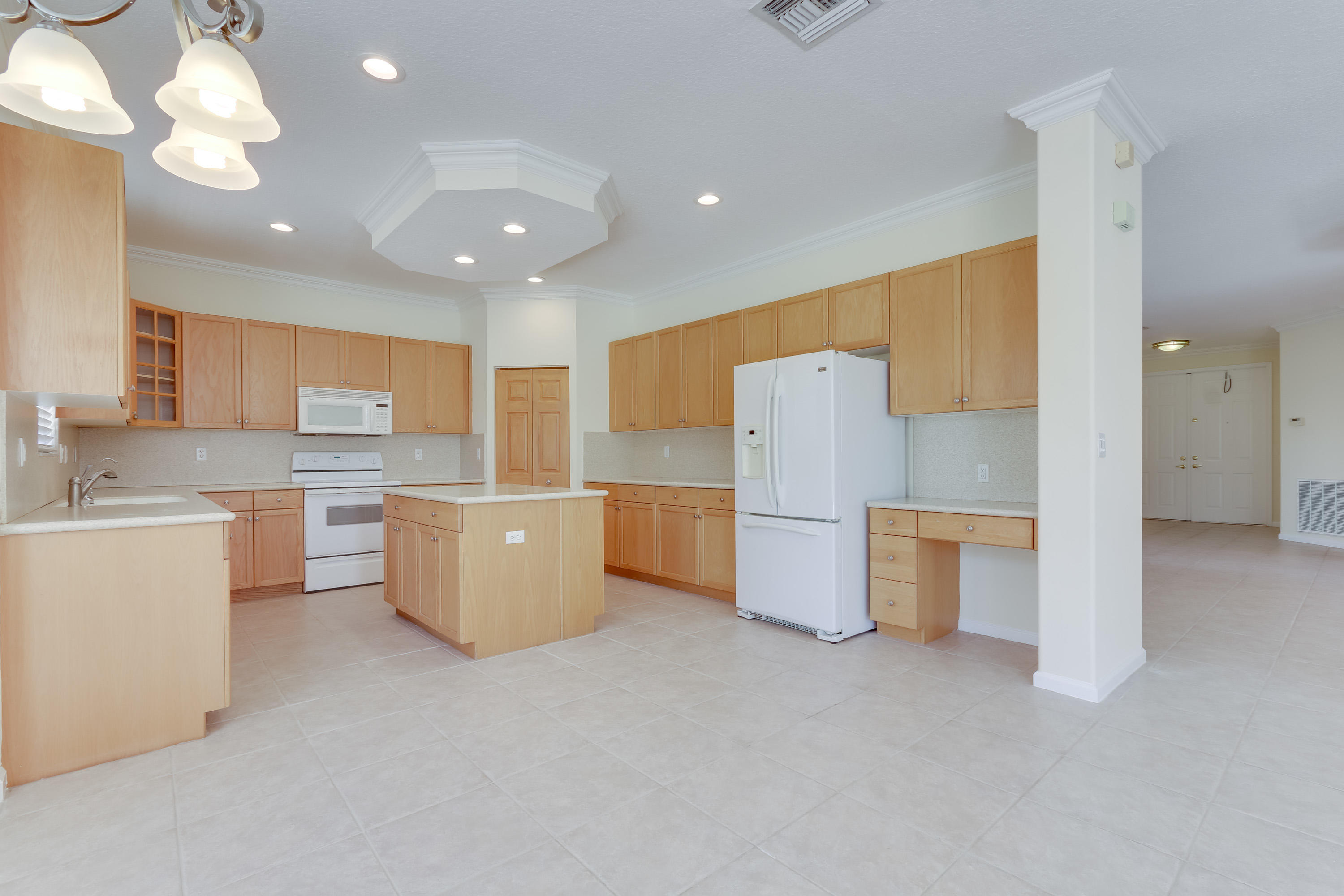 2121 Reston Circle Royal Palm Beach, FL 33411 - Photo 19 of 63 SPACIOUS KITCHEN