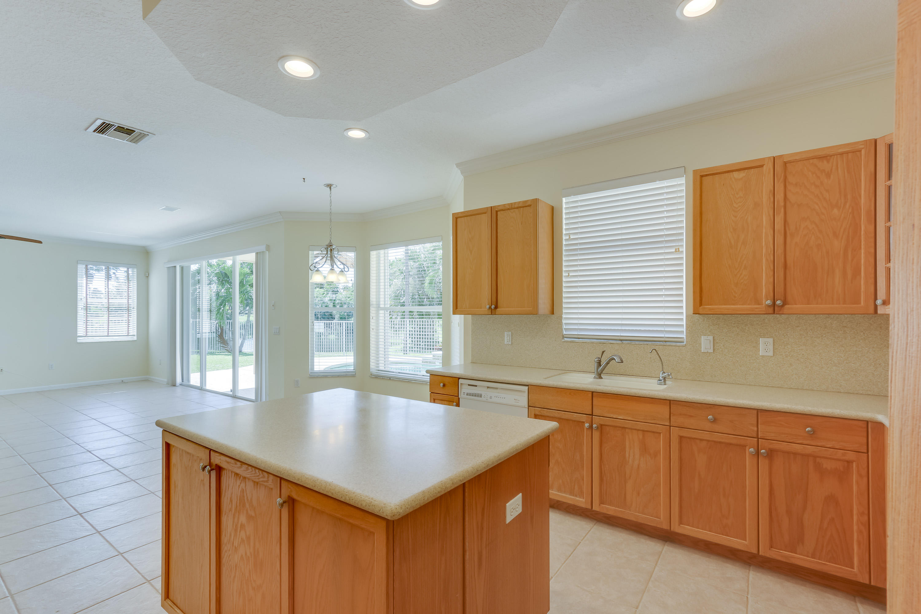 2121 Reston Circle Royal Palm Beach, FL 33411 - Photo 20 of 63 KITCHEN