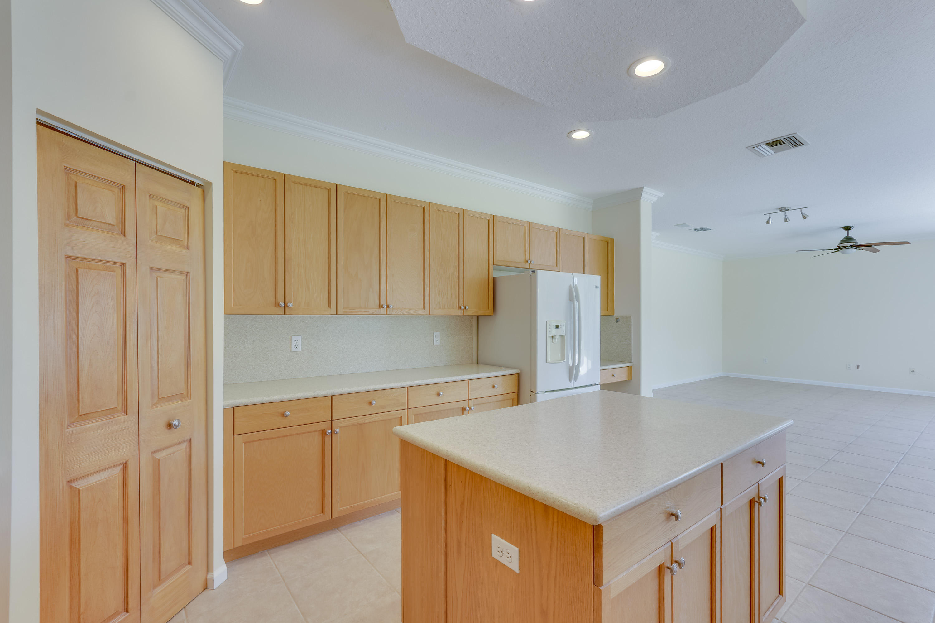 2121 Reston Circle Royal Palm Beach, FL 33411 - Photo 21 of 63 KITCHEN