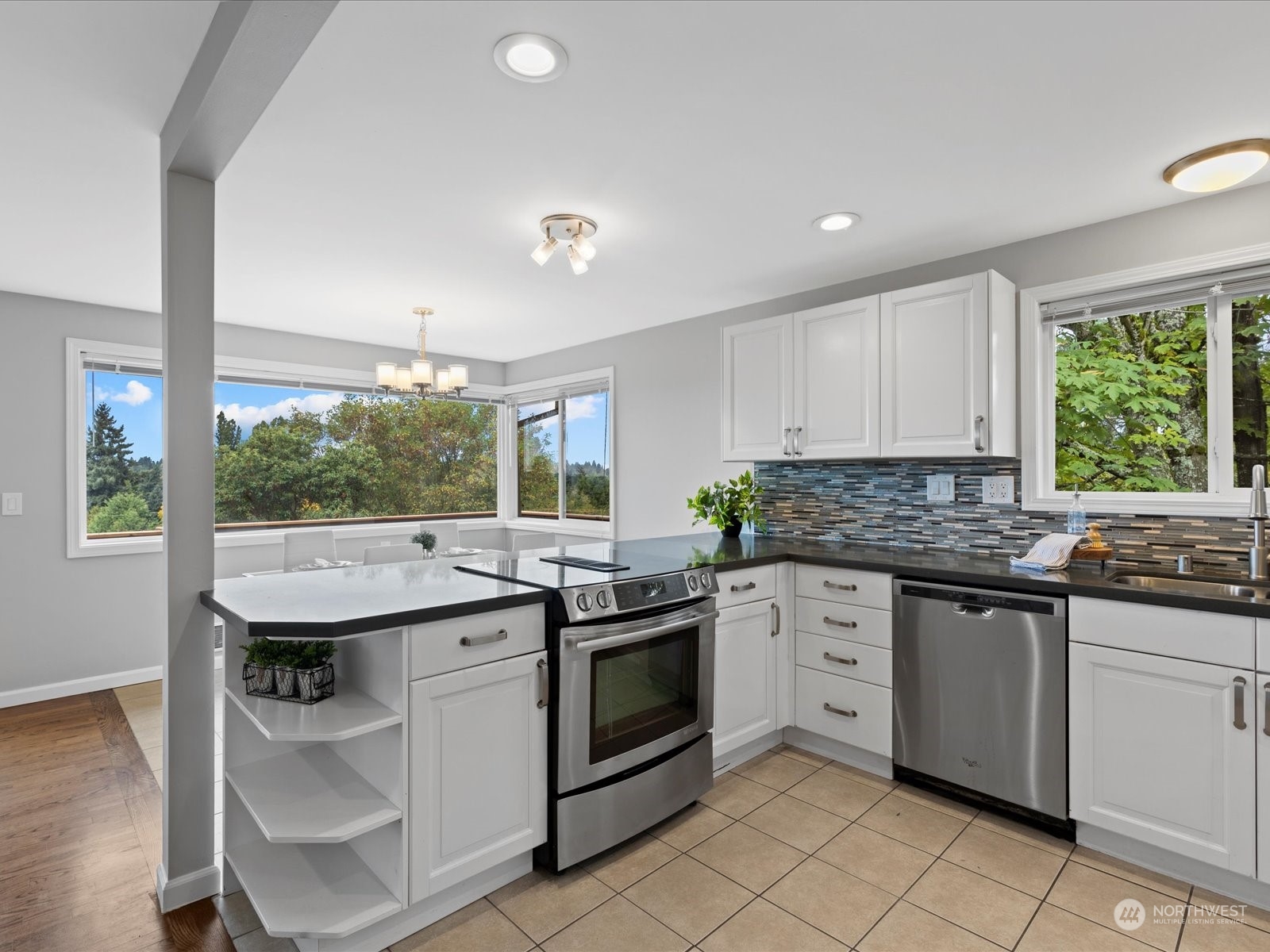 10705 22nd Avenue Southwest Seattle, WA 98146 - Photo 11 of 40