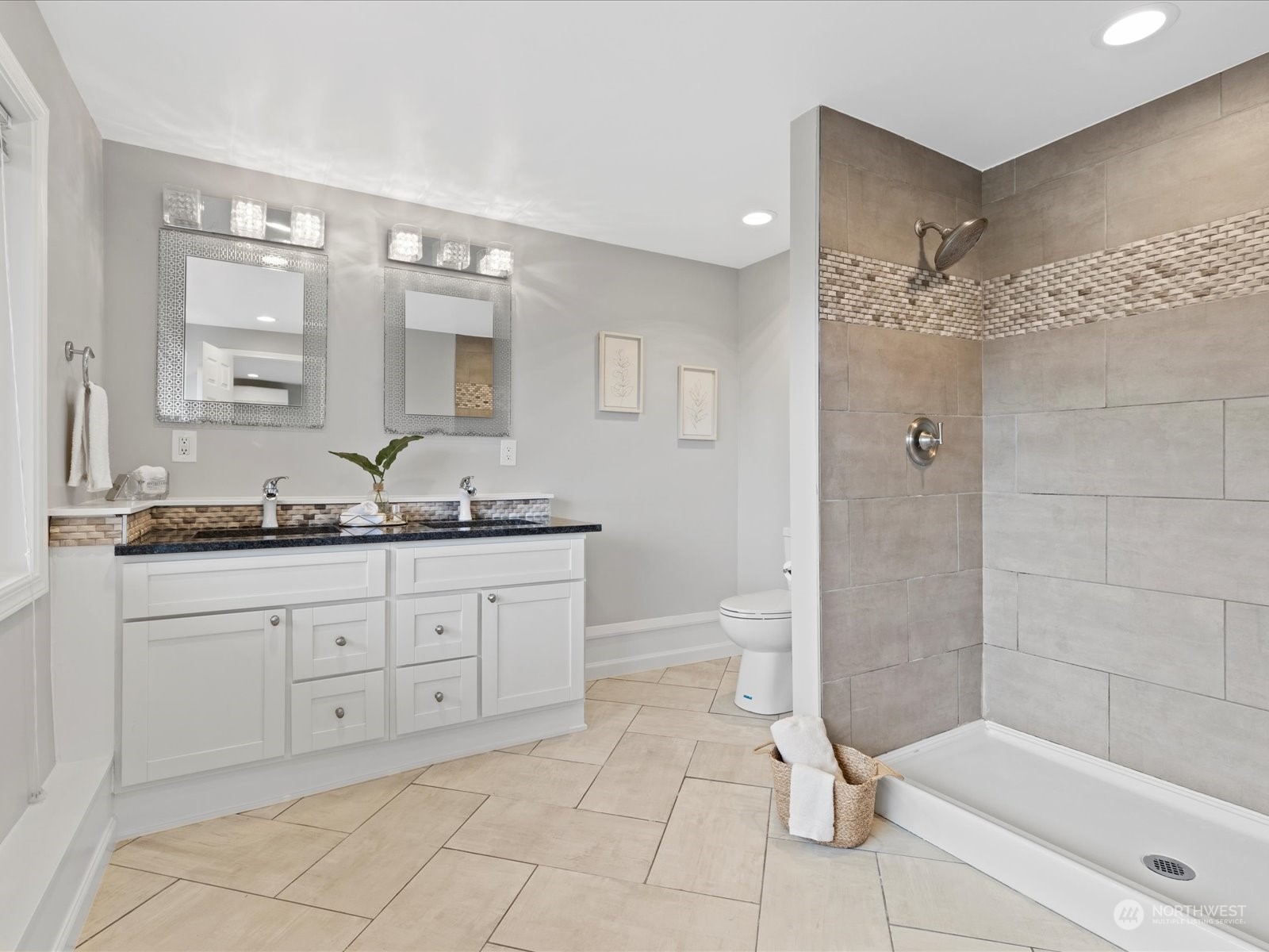10705 22nd Avenue Southwest Seattle, WA 98146 - Photo 15 of 40