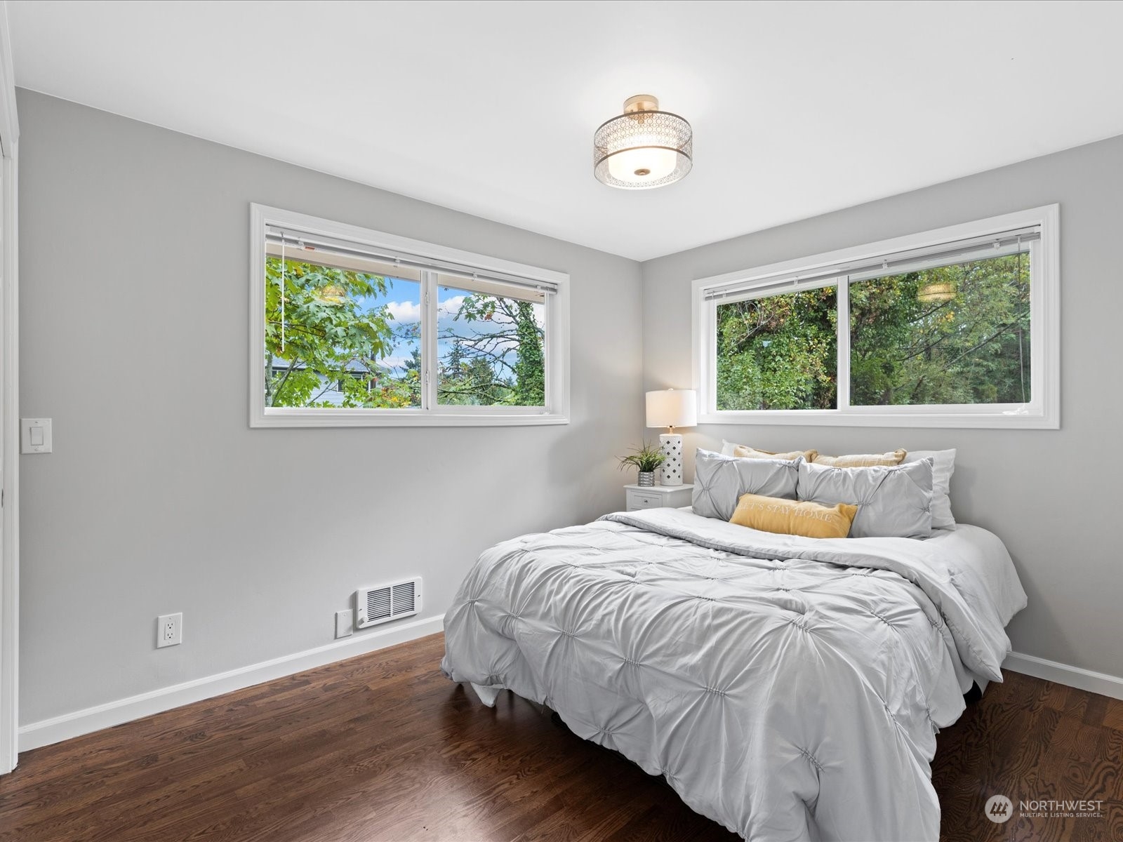 10705 22nd Avenue Southwest Seattle, WA 98146 - Photo 16 of 40
