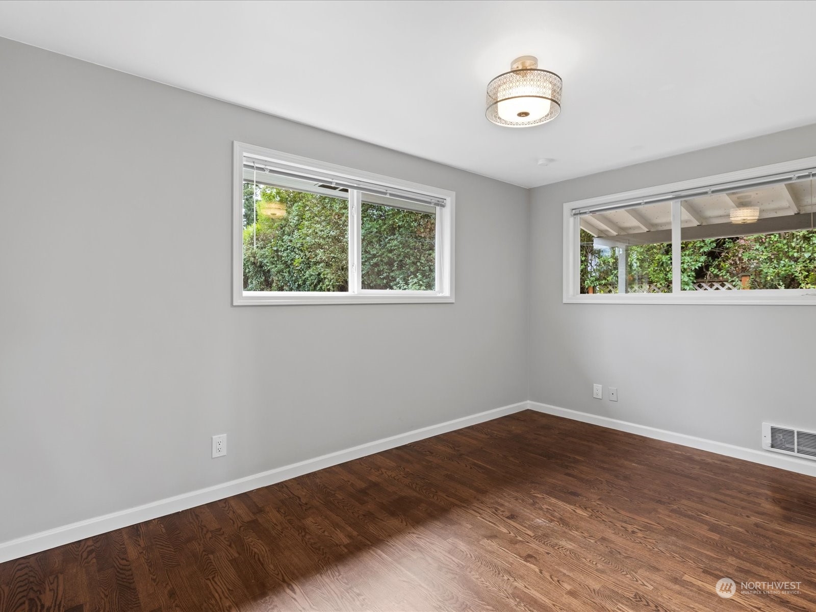 10705 22nd Avenue Southwest Seattle, WA 98146 - Photo 18 of 40