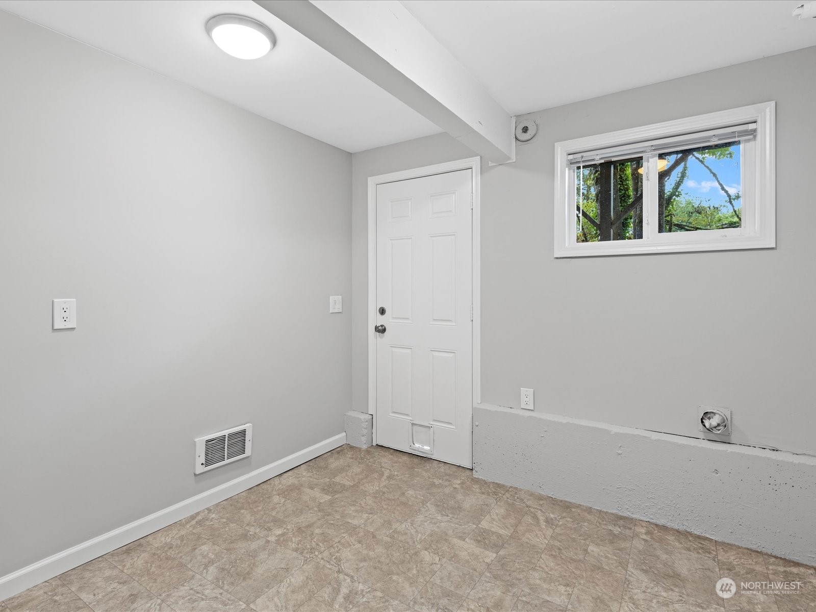 10705 22nd Avenue Southwest Seattle, WA 98146 - Photo 24 of 40
